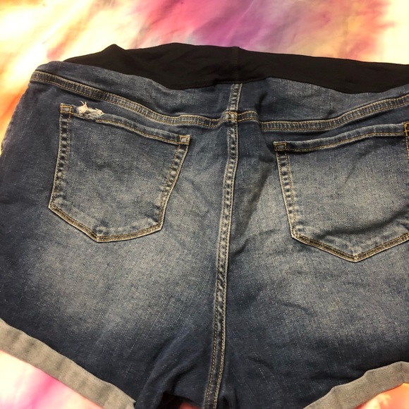 Maternity shorts - Picture 2 of 3